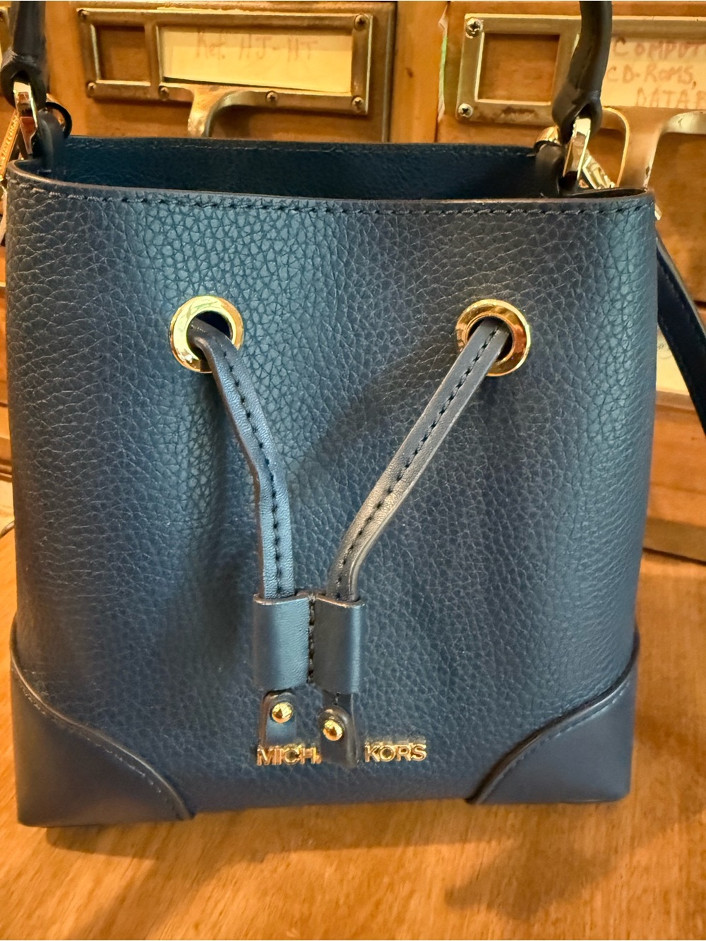 Michael Kors Navy Blue Mini Bucket Bag NWOT Clutch/Crossbody Pebbled Leather - Picture 12 of 15